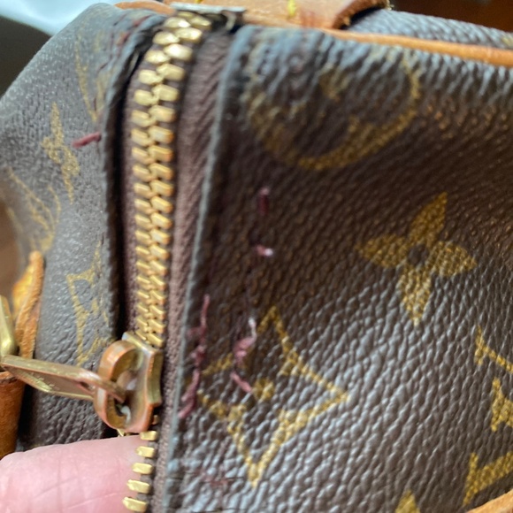 Louis Vuitton Speedy Handbag - Picture 12 of 16